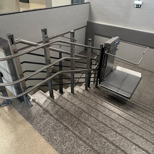 a plataforma de escadas Sublime da Well4All Ibérica é a solução ideal para alcançar acessibilidade com segurança
